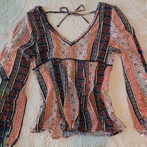 Abercrombie long sleep patterned vneck top